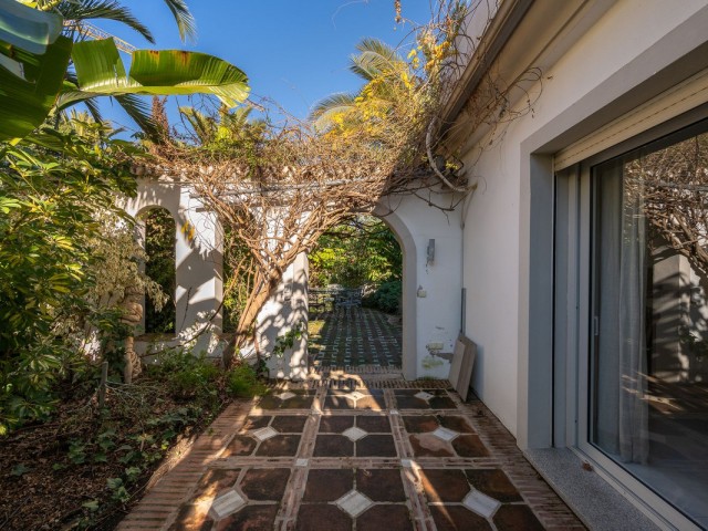 5 Bedrooms Villa in Marbesa