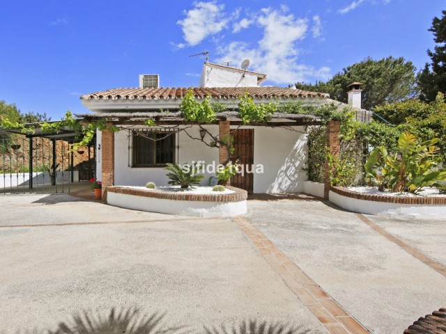 4 Sovrums Villa i Estepona