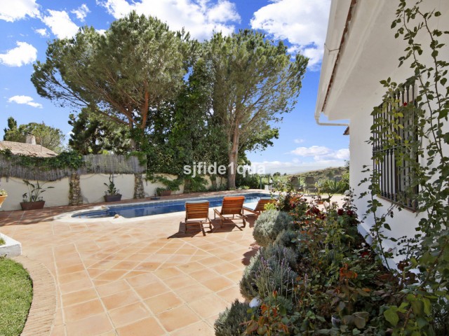 4 Sovrums Villa i Estepona