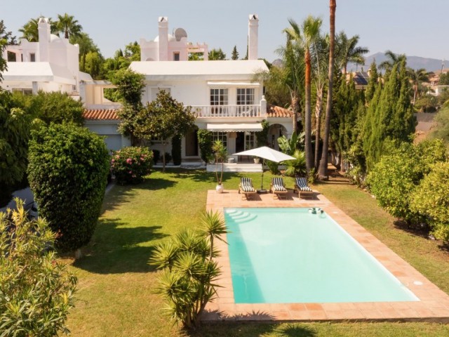4 Sovrums Villa i Estepona