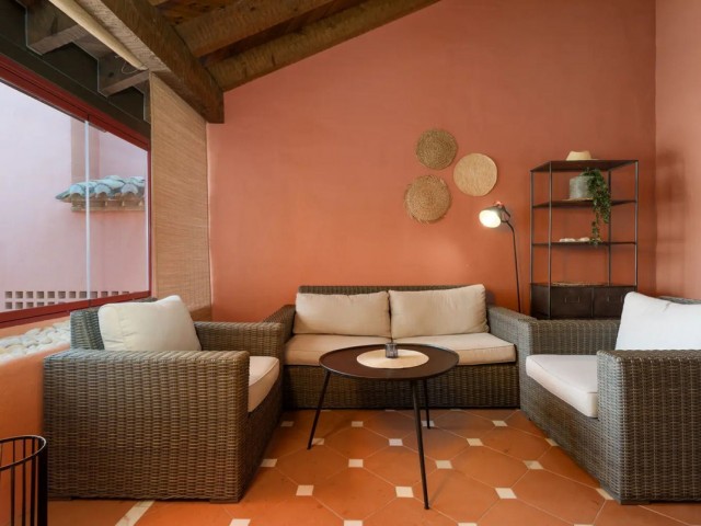 2 Bedrooms Apartment in Elviria