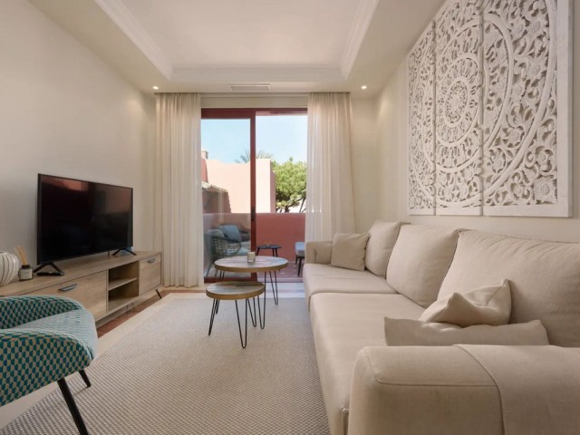 2 Bedrooms Apartment in Elviria