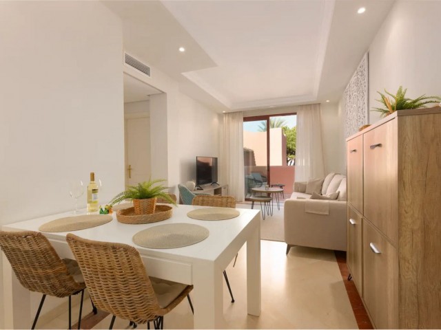 2 Bedrooms Apartment in Elviria