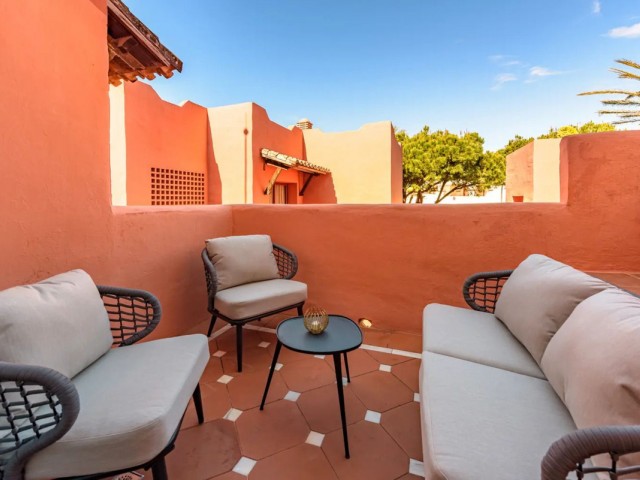 2 Bedrooms Apartment in Elviria