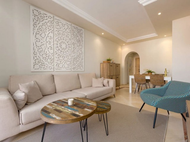 2 Bedrooms Apartment in Elviria