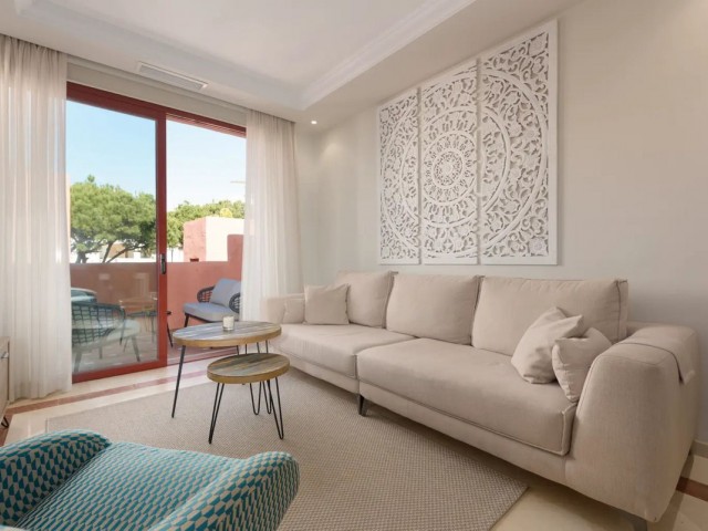 2 Bedrooms Apartment in Elviria