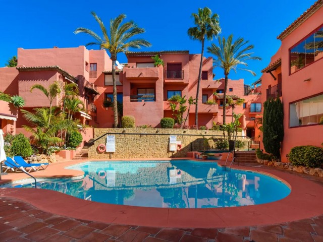 2 Bedrooms Apartment in Elviria