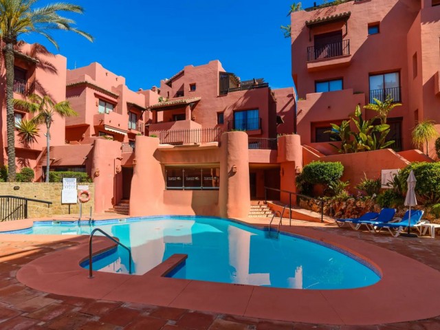 2 Bedrooms Apartment in Elviria