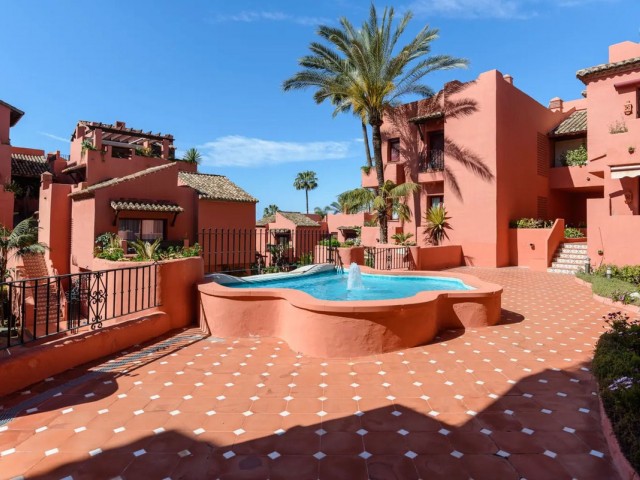 2 Bedrooms Apartment in Elviria