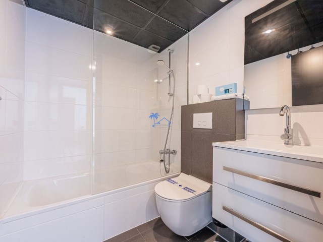 Apartamento con 3 Dormitorios  en La Cala de Mijas