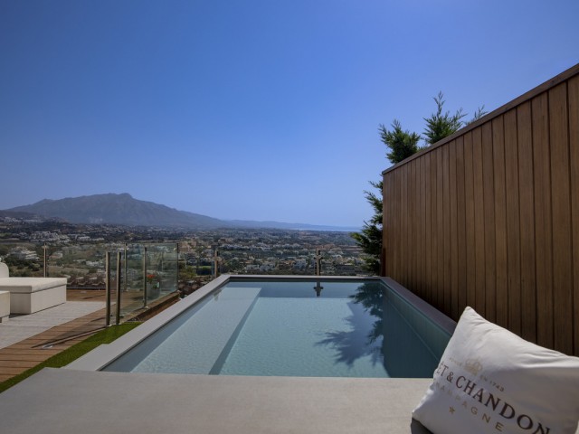 3 Bedrooms Townhouse in Benahavís