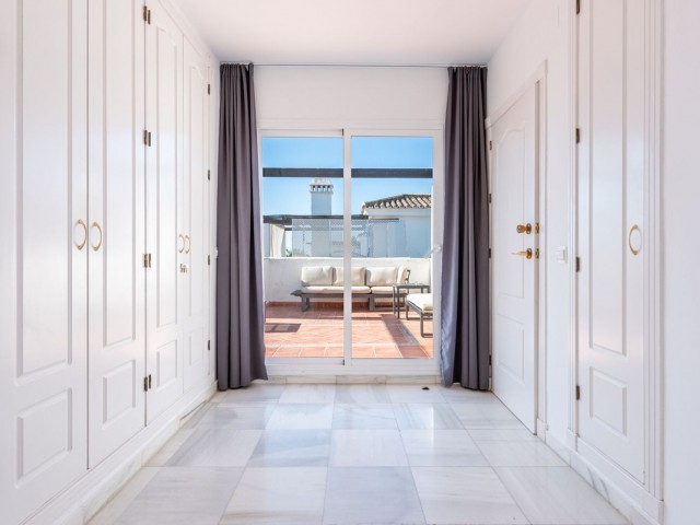 3 Bedrooms Apartment in Nueva Andalucía