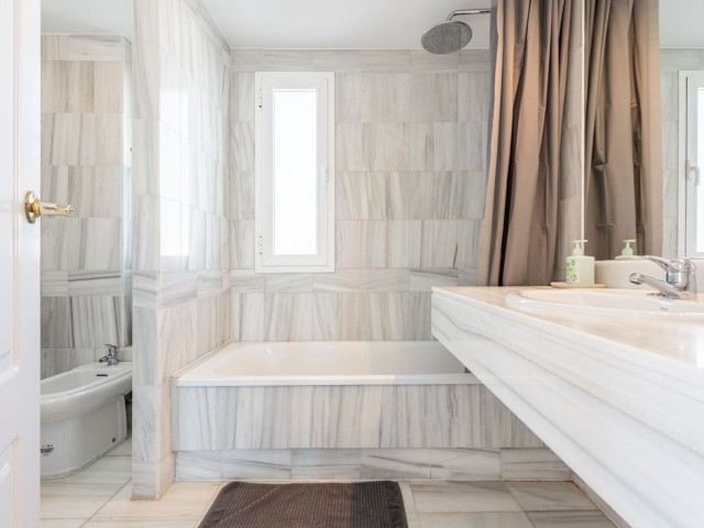 3 Bedrooms Apartment in Nueva Andalucía