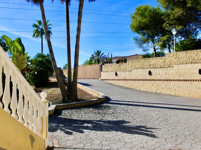 Villa con 6 Dormitorios  en Hacienda Las Chapas