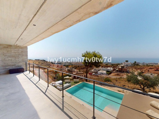 4 Bedrooms Villa in Benalmadena