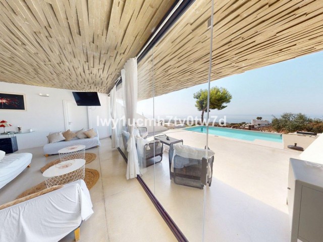4 Bedrooms Villa in Benalmadena