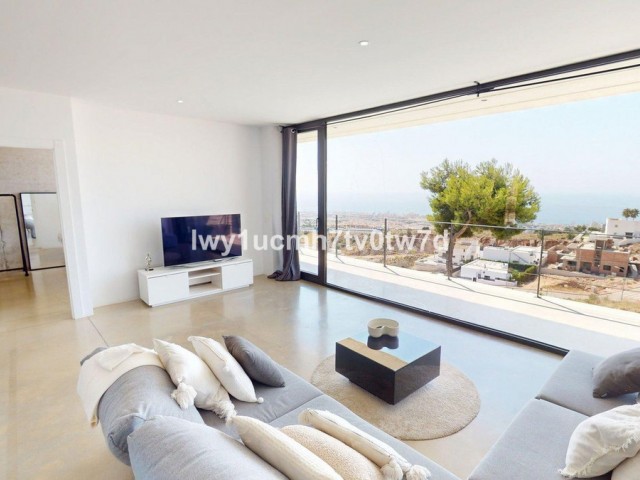 4 Bedrooms Villa in Benalmadena