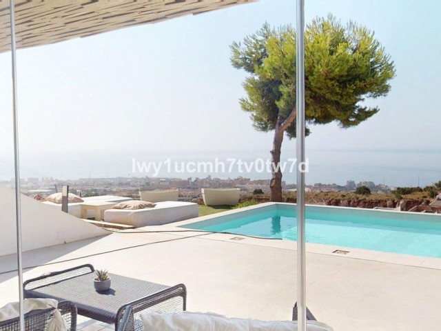 4 Bedrooms Villa in Benalmadena