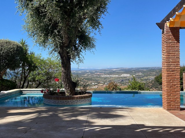 6 Sovrums Villa i Estepona