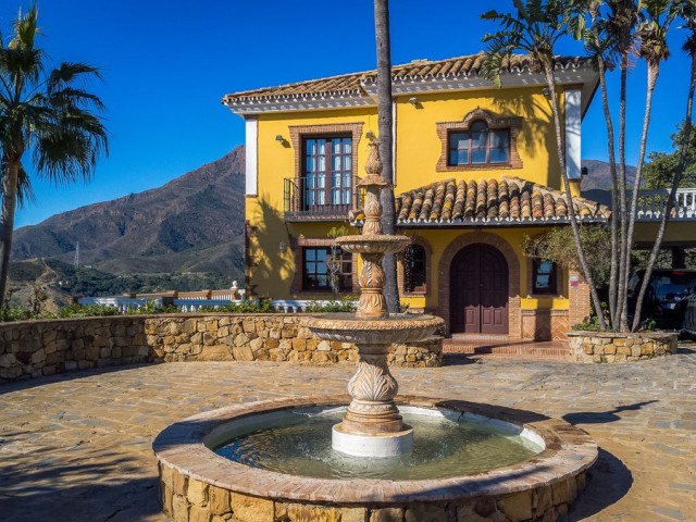 6 Sovrums Villa i Estepona