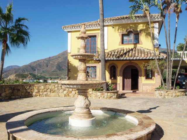 6 Sovrums Villa i Estepona