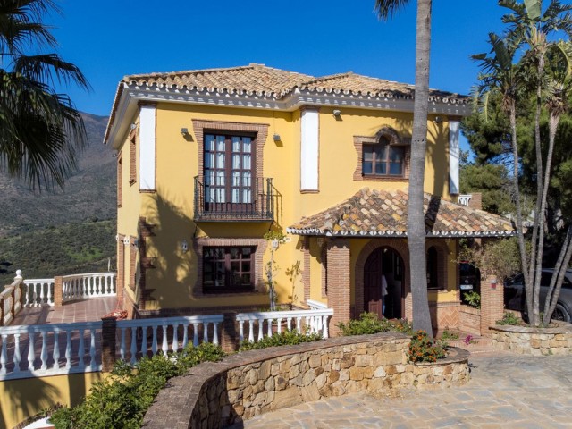 6 Sovrums Villa i Estepona