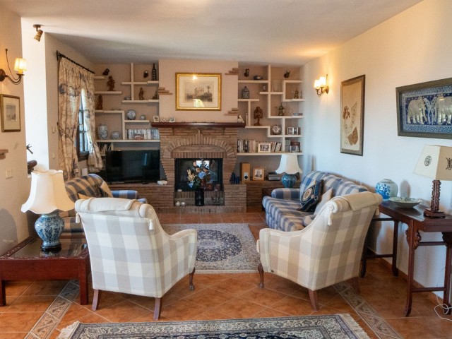 6 Sovrums Villa i Estepona