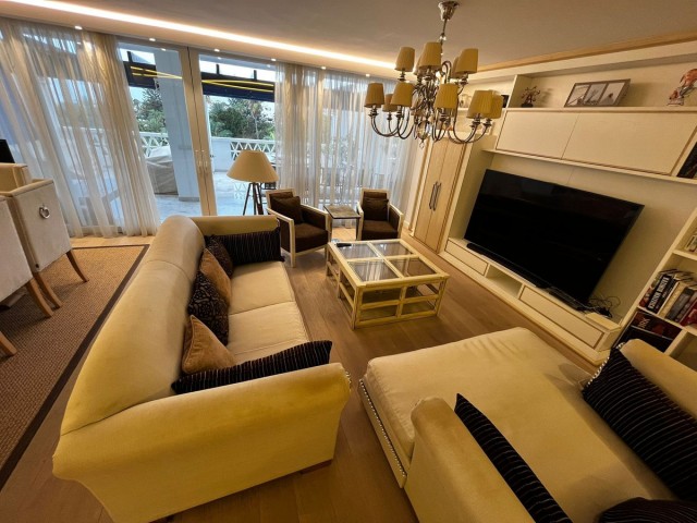 5 Bedrooms Apartment in Puerto Banús