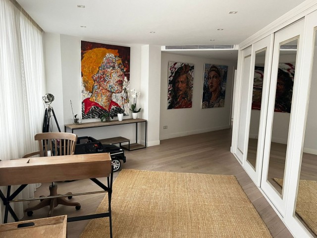 5 Bedrooms Apartment in Puerto Banús