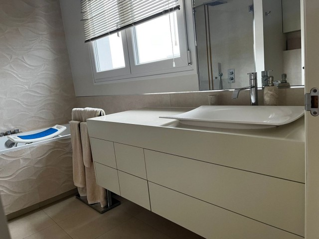 5 Bedrooms Apartment in Puerto Banús