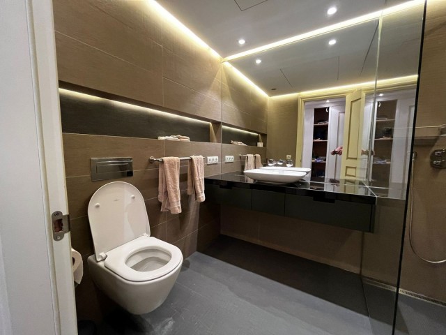 5 Bedrooms Apartment in Puerto Banús