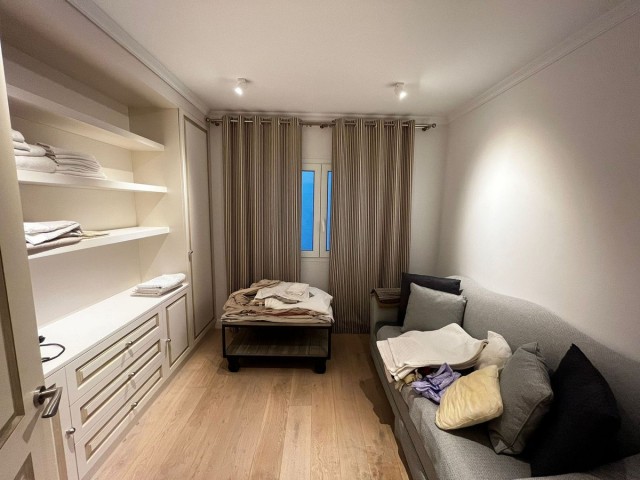 5 Bedrooms Apartment in Puerto Banús