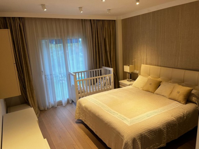 5 Bedrooms Apartment in Puerto Banús