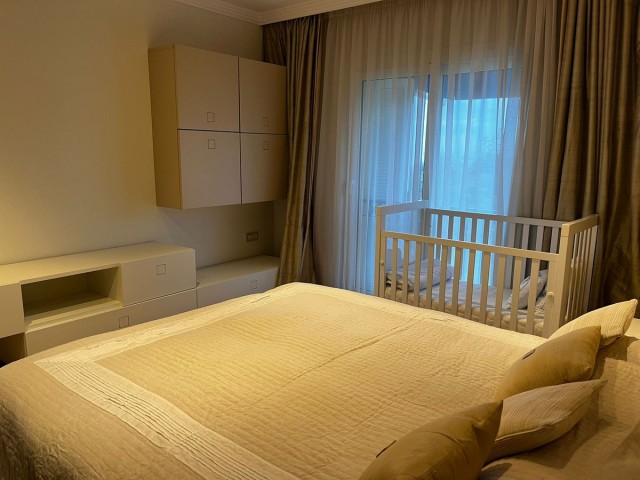 5 Bedrooms Apartment in Puerto Banús