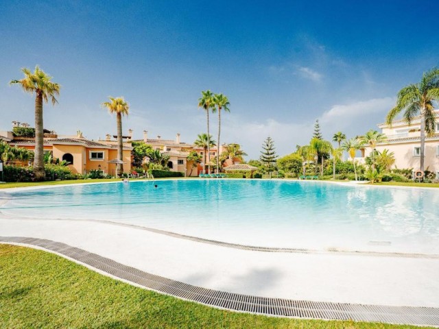 2 Bedrooms Apartment in Estepona
