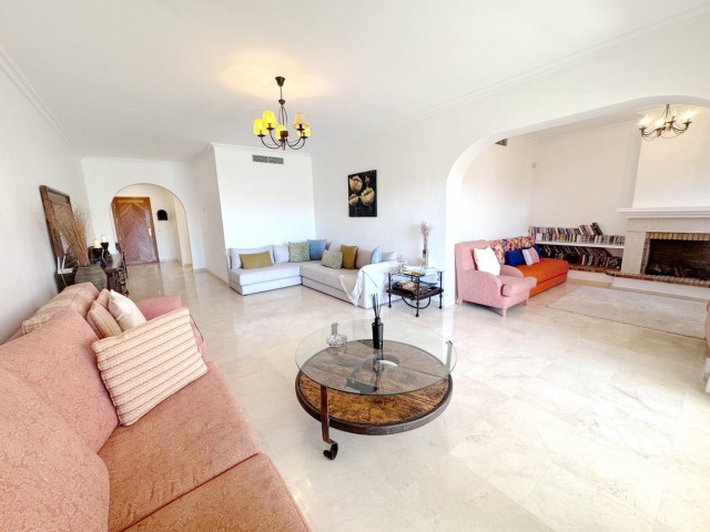 2 Bedrooms Apartment in Estepona