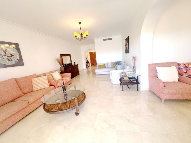 2 Bedrooms Apartment in Estepona