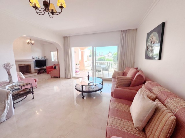 2 Bedrooms Apartment in Estepona