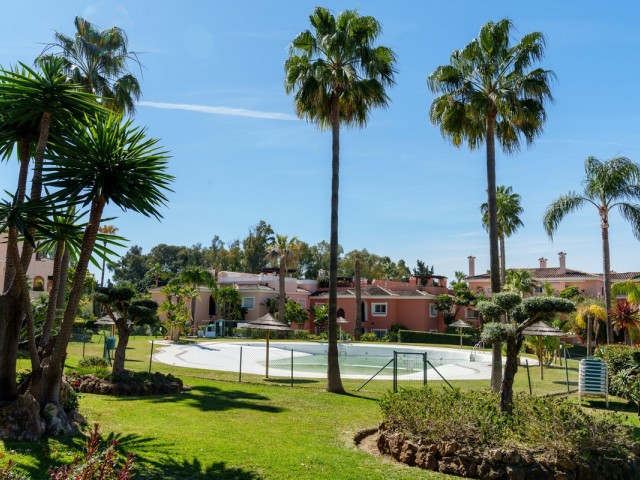 2 Bedrooms Apartment in Estepona