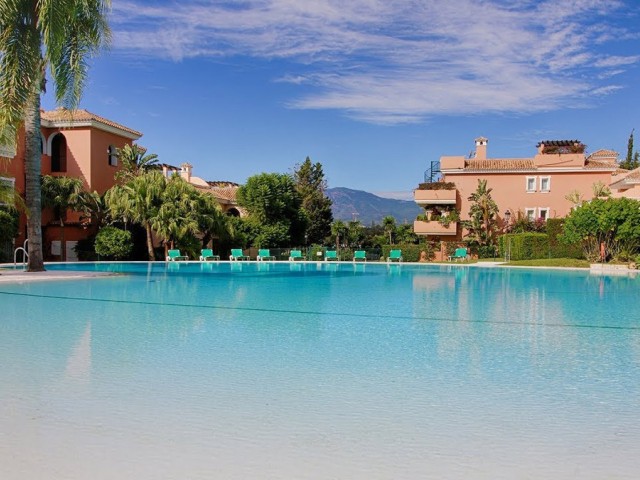 2 Bedrooms Apartment in Estepona