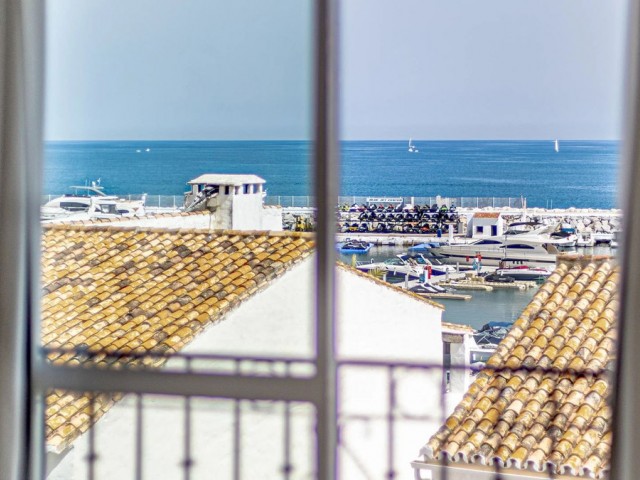 2 Bedrooms Apartment in Puerto Banús