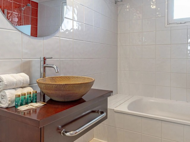 2 Bedrooms Apartment in Puerto Banús