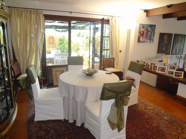 5 Bedrooms Villa in Elviria