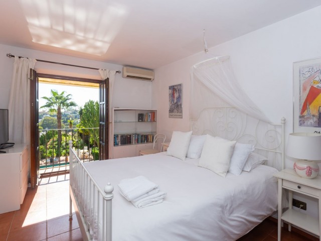 5 Bedrooms Villa in Elviria