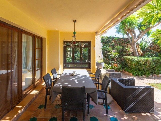 5 Bedrooms Villa in Elviria