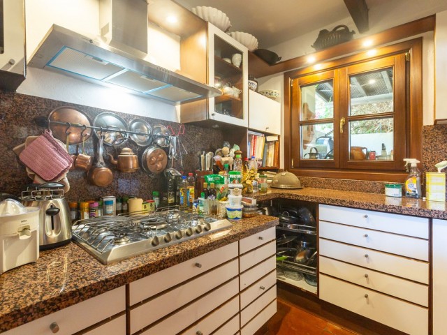 5 Bedrooms Villa in Elviria