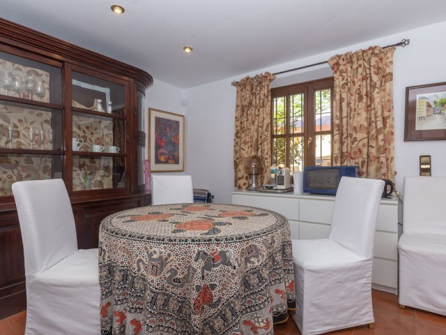 5 Bedrooms Villa in Elviria