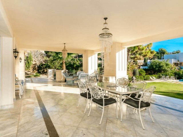 8 Bedrooms Villa in The Golden Mile