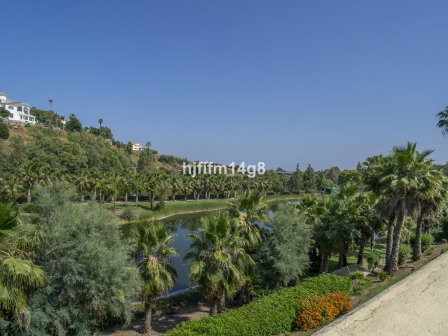 2 Bedrooms Apartment in Benahavís