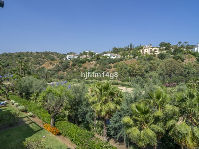 2 Bedrooms Apartment in Benahavís